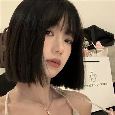 草地上的男人